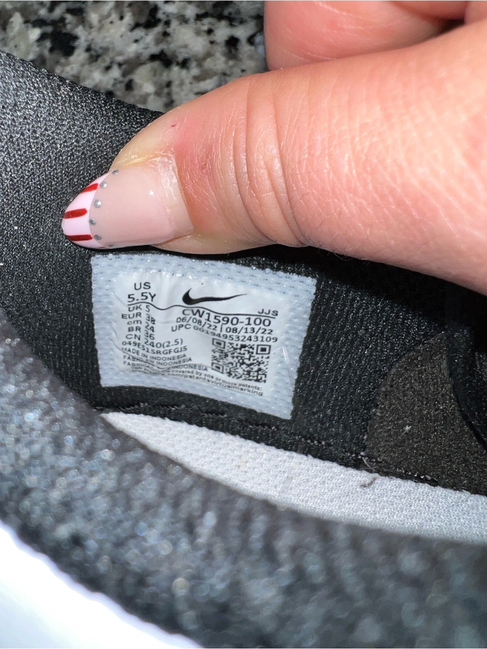 Nike Dunk Low Black and White Big Kids - Picture 6 of 6